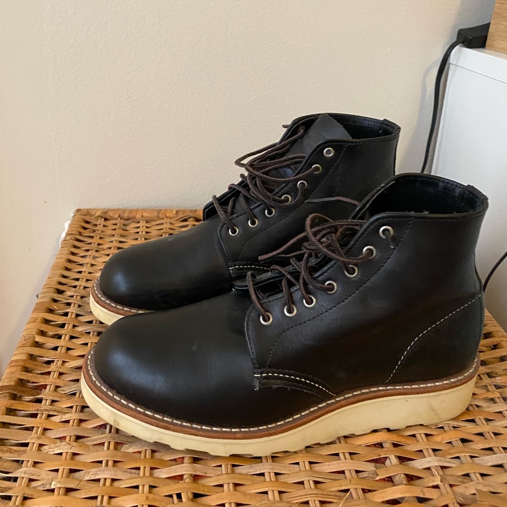 Red Wing Heritage 6” Round Toe Boots